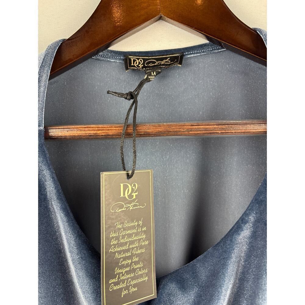 Women’s DG2 1X Silver Blue Velvet Short Sleeve Blouse - Picture 4 of 6